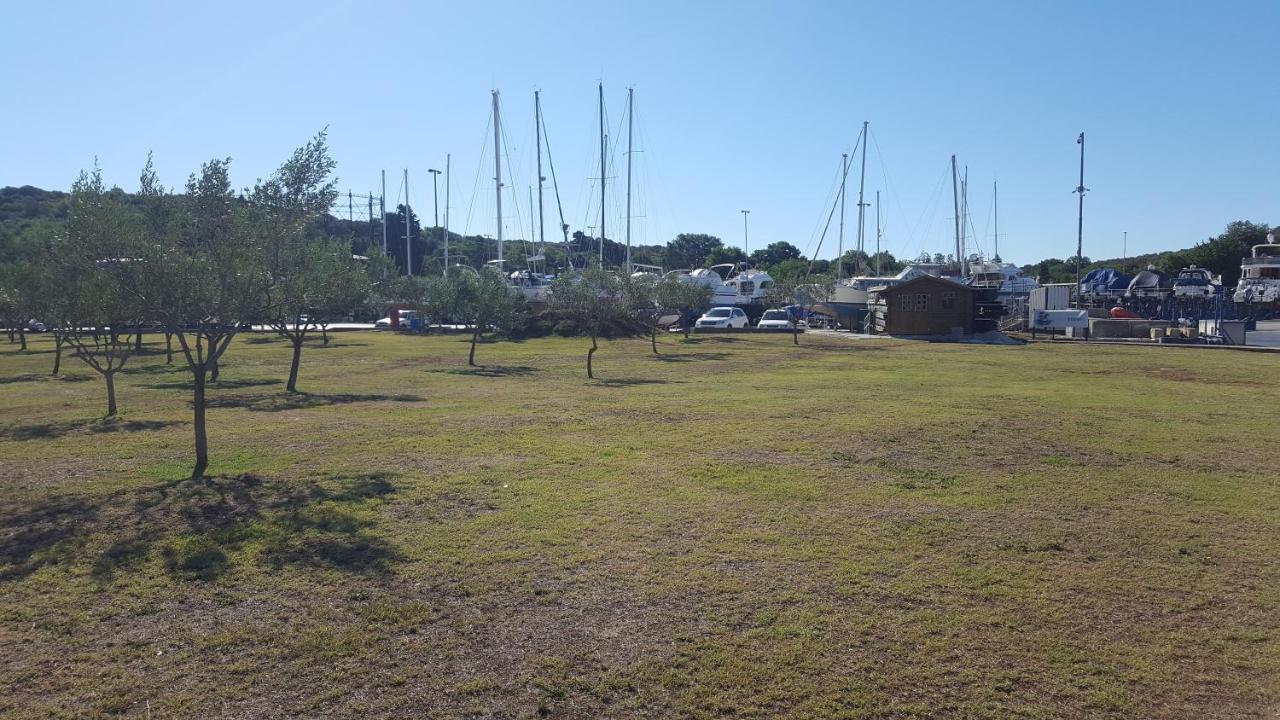 House Boat - Floating House Astrid Pula Exterior foto